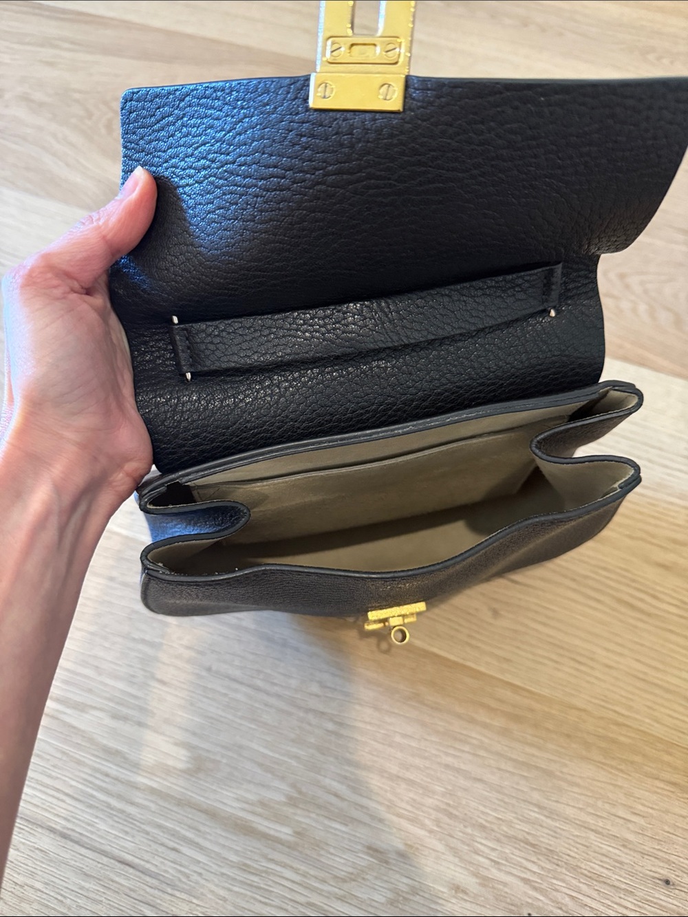 Chloe Small Drew Leather Crossbody Bag - Black - Picture 6 of 8